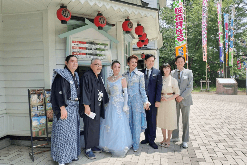 康楽館 常打芝居2024 劇団ゆめいろ公演出演者の集合写真