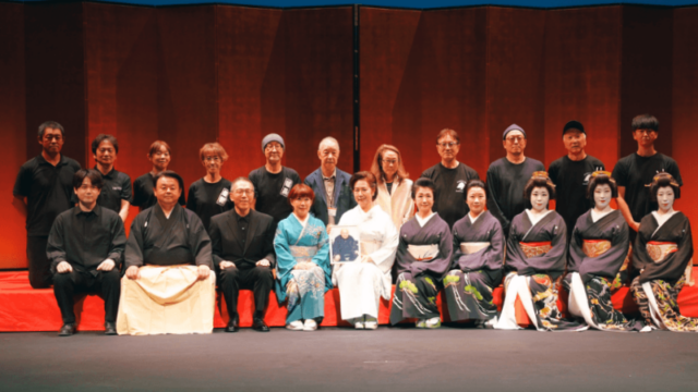 話芸劇場「艶子姐さん」メモリアル公演にて、チーム名取の集合写真