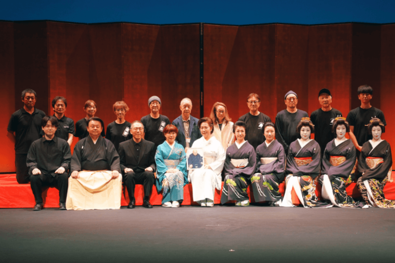 話芸劇場「艶子姐さん」メモリアル公演にて、チーム名取の集合写真